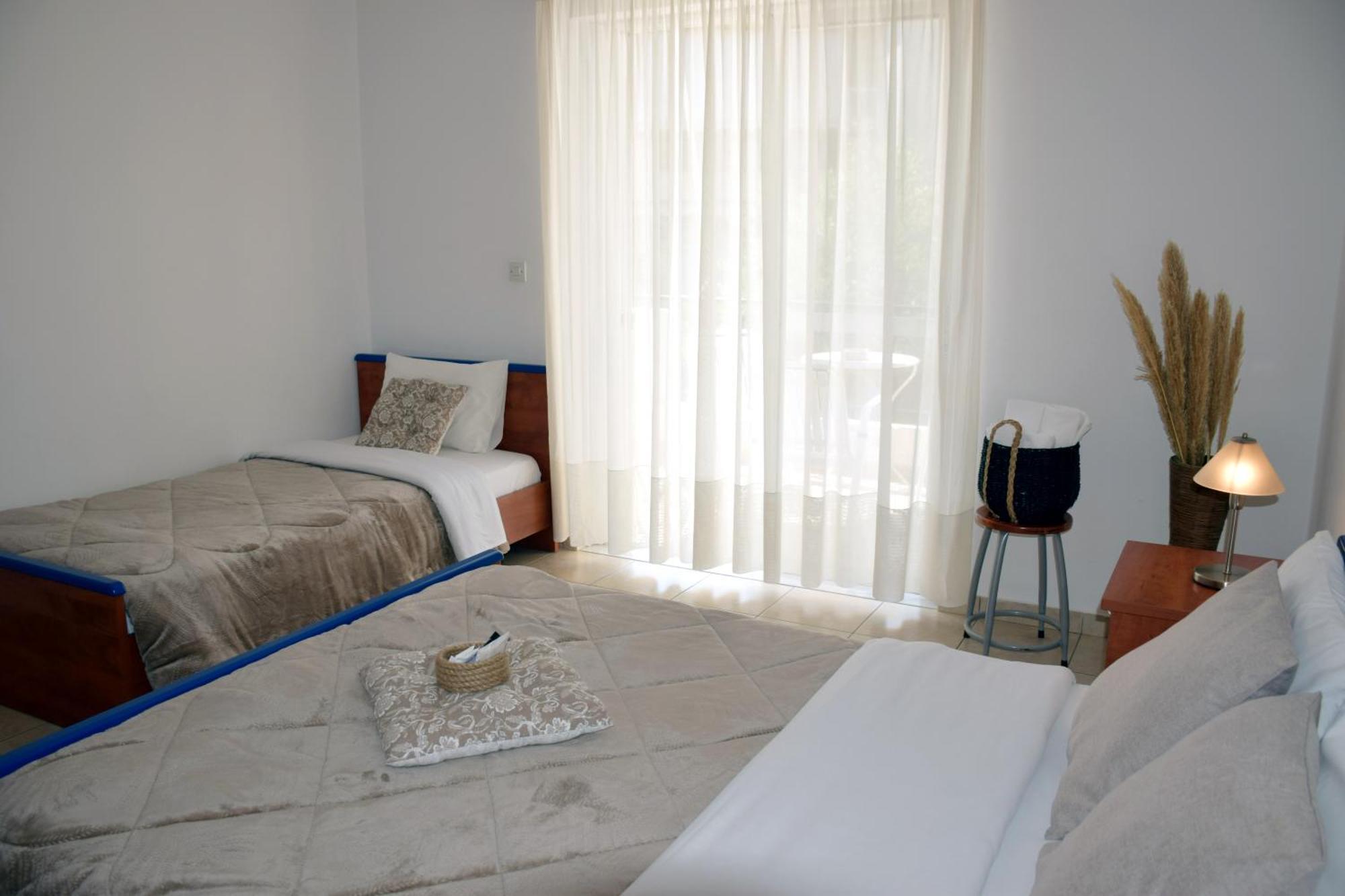 Lappas Rooms Rovies Eksteriør billede